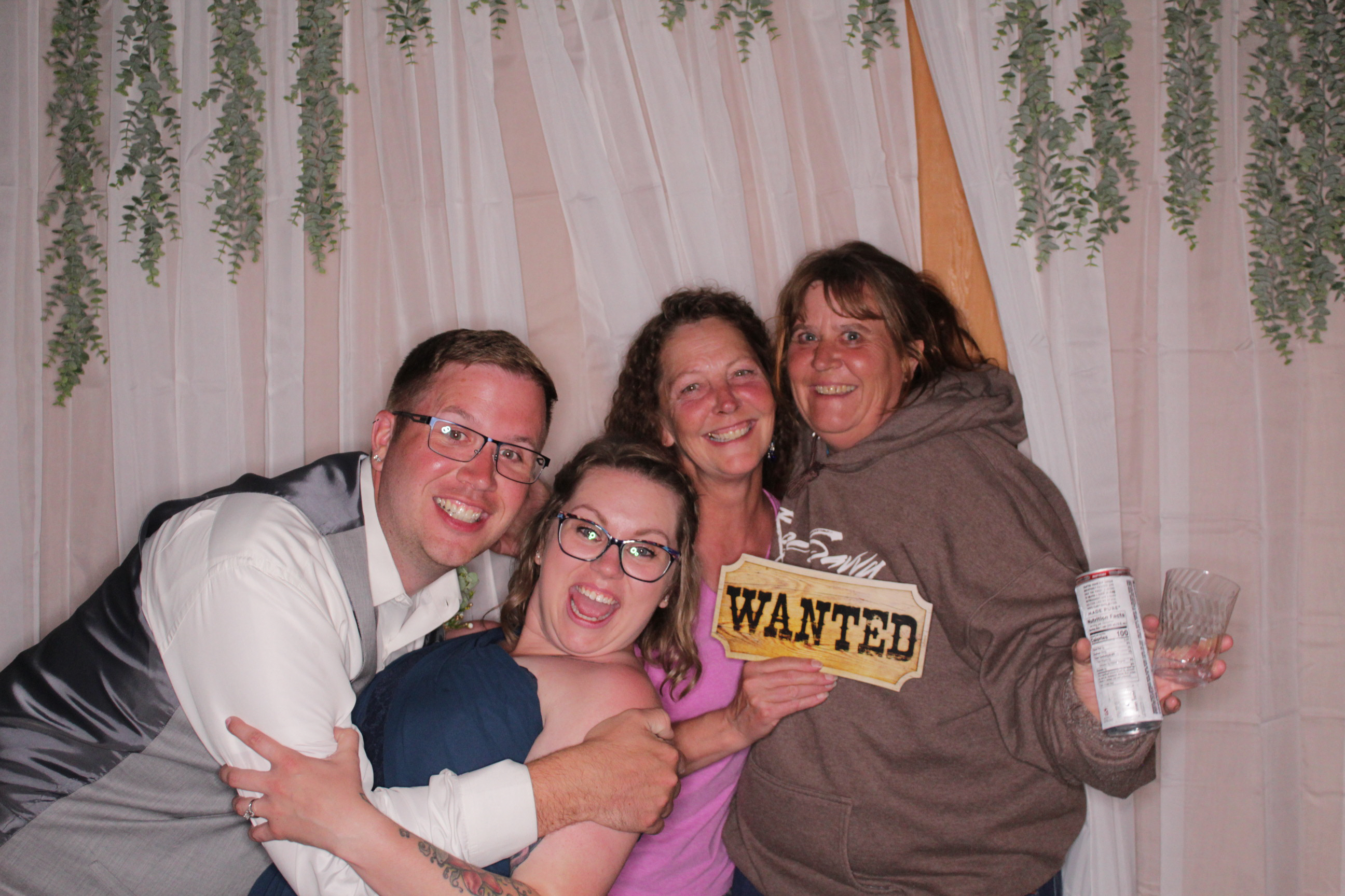 Carson and Harlie's Wedding | View more photos from the event at gallery.photoboothbillings.com/u/PhotoBoothBillings/Carson-and-Harlies-Wedding